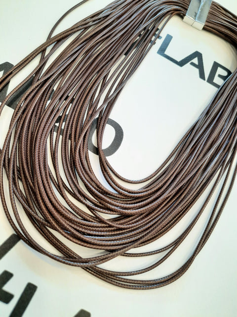 Collana Brown