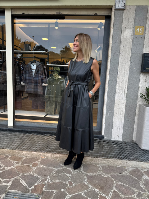Total Look Raffaella Nero