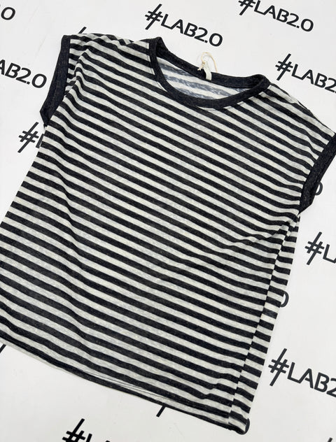Camiseta Kia de rayas negras