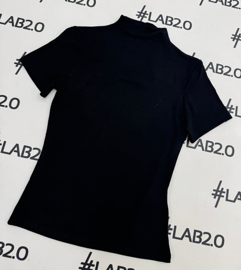 Básico cuello negro